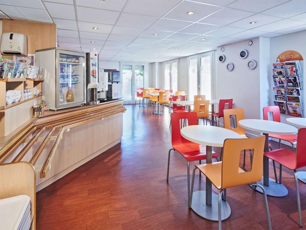 Premiere Classe Saint Christophe Hotel *